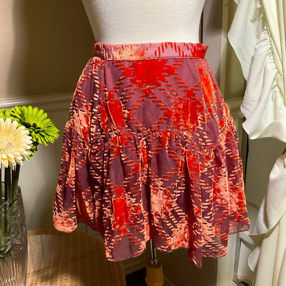 URBAN OUTFITTERS MINI SKIRT. SIZE SMALL